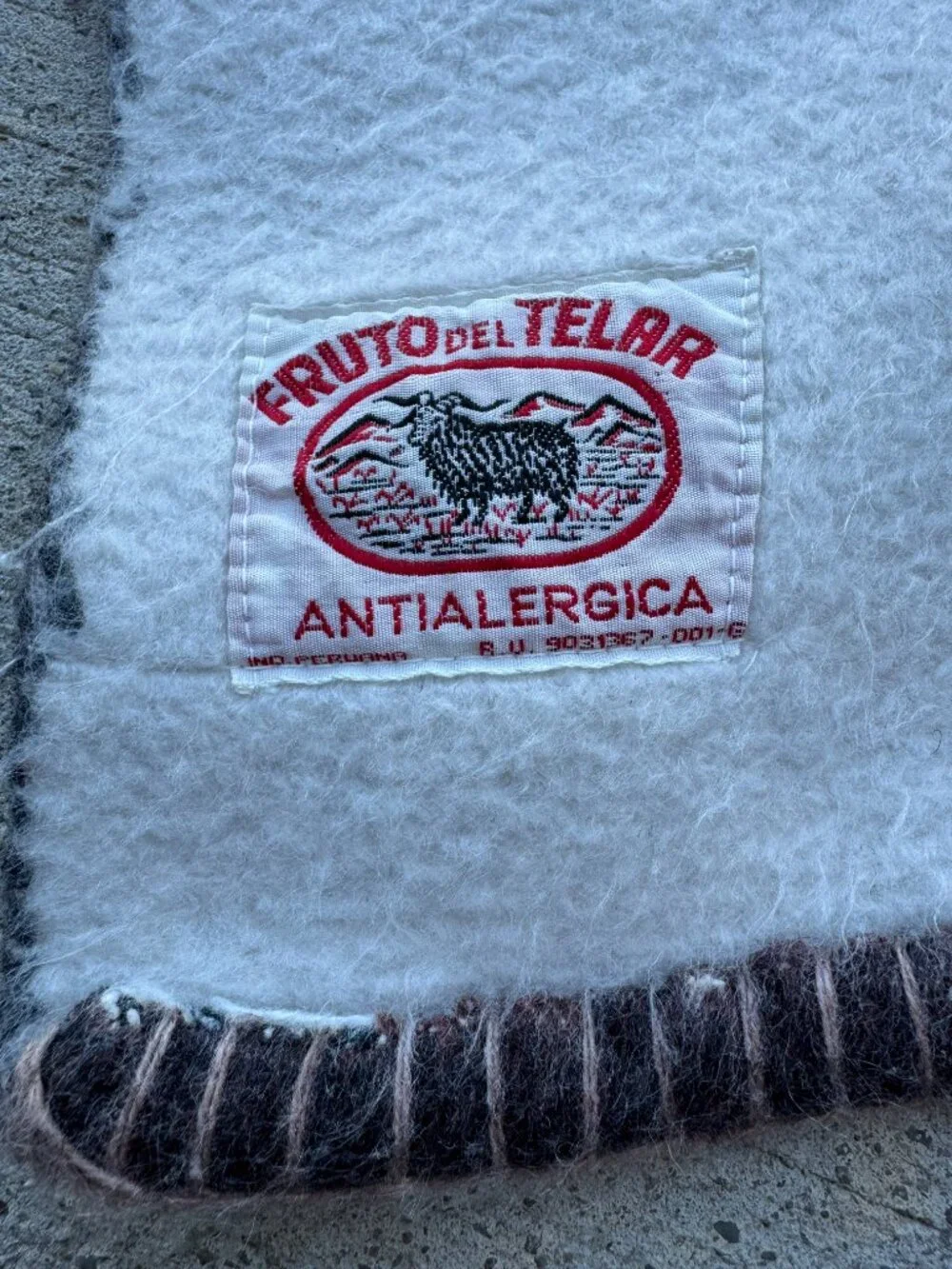 Fruto del Telar Antialergica Vintage Alpaca Wool Blend Blanket Brown Ivory Tiger